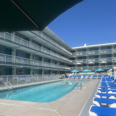 Royal Canadian Motel Wildwood Eksteriør billede