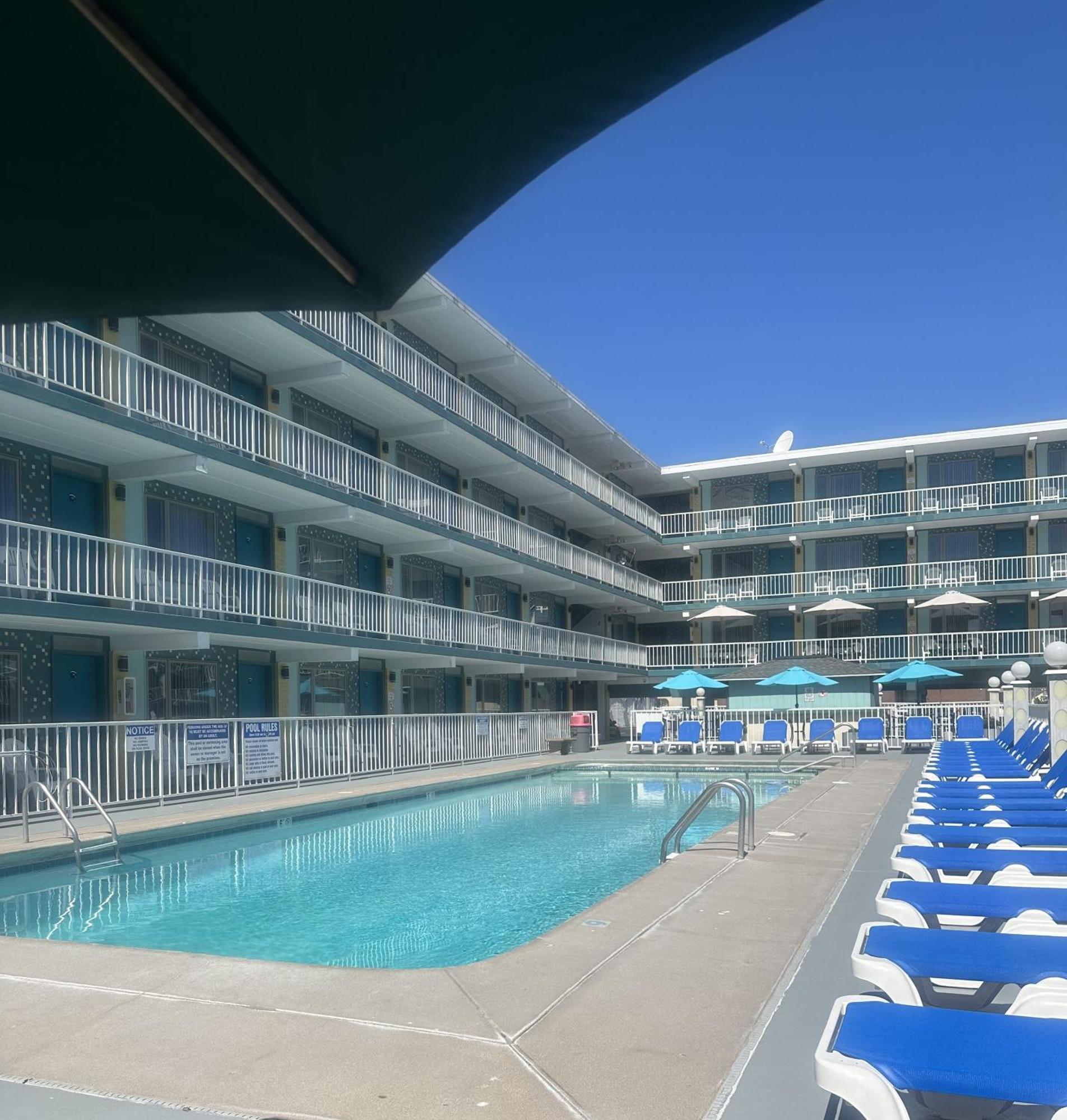 Royal Canadian Motel Wildwood Eksteriør billede