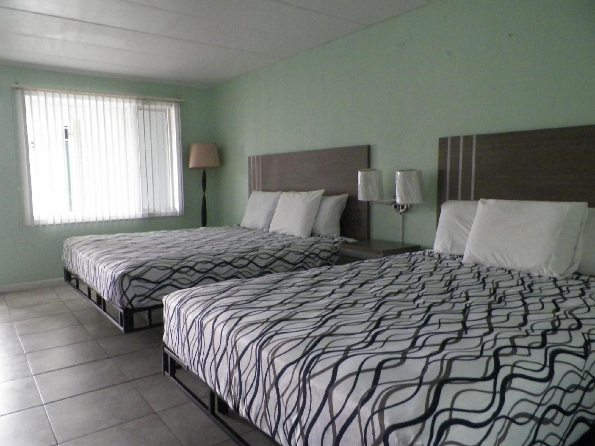 Royal Canadian Motel Wildwood Eksteriør billede