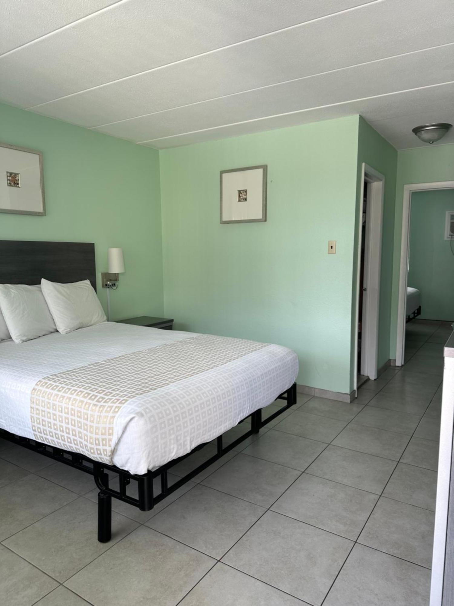 Royal Canadian Motel Wildwood Eksteriør billede