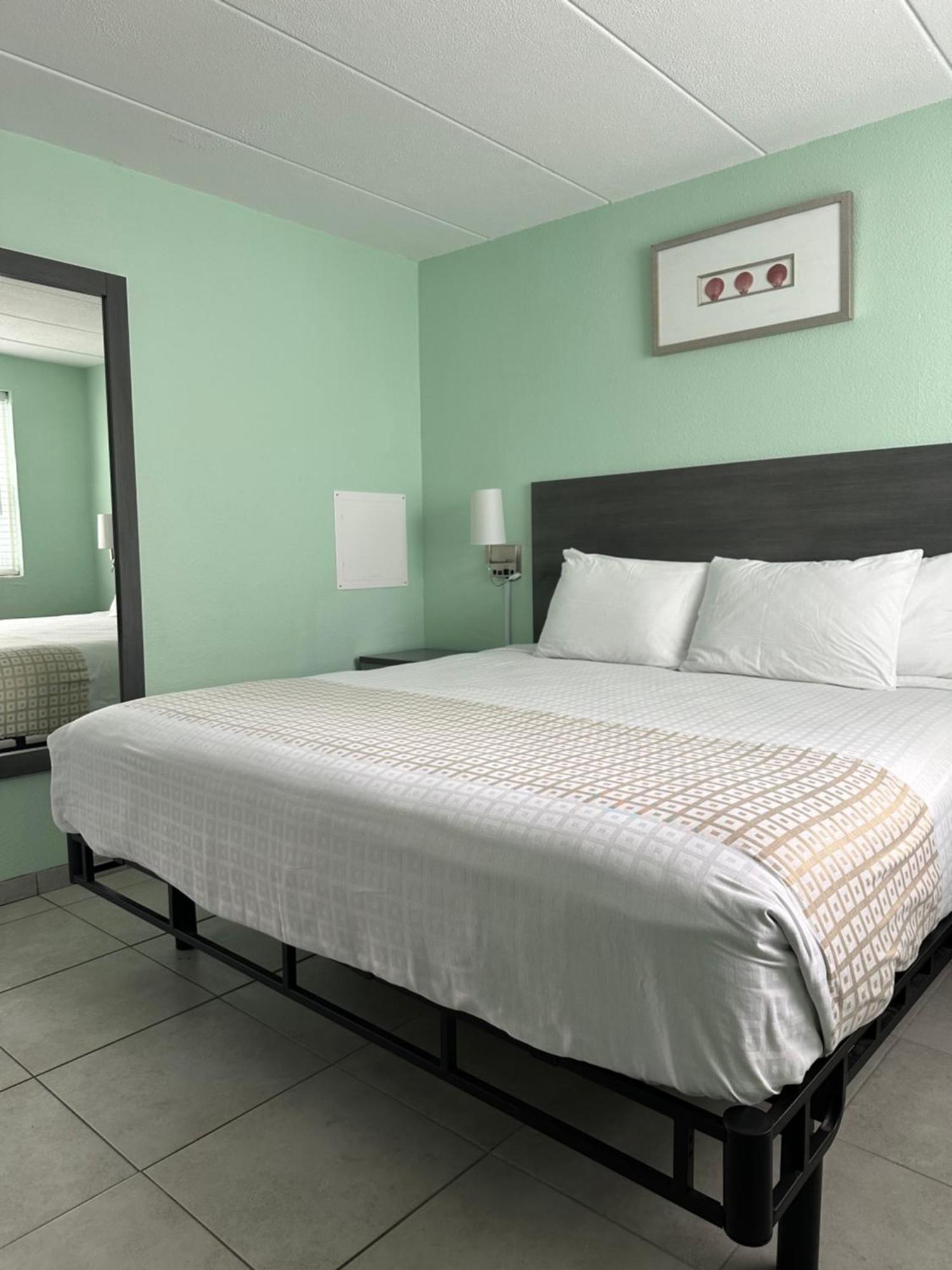 Royal Canadian Motel Wildwood Eksteriør billede