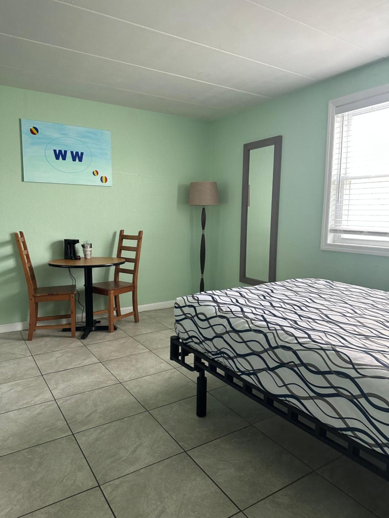 Royal Canadian Motel Wildwood Eksteriør billede