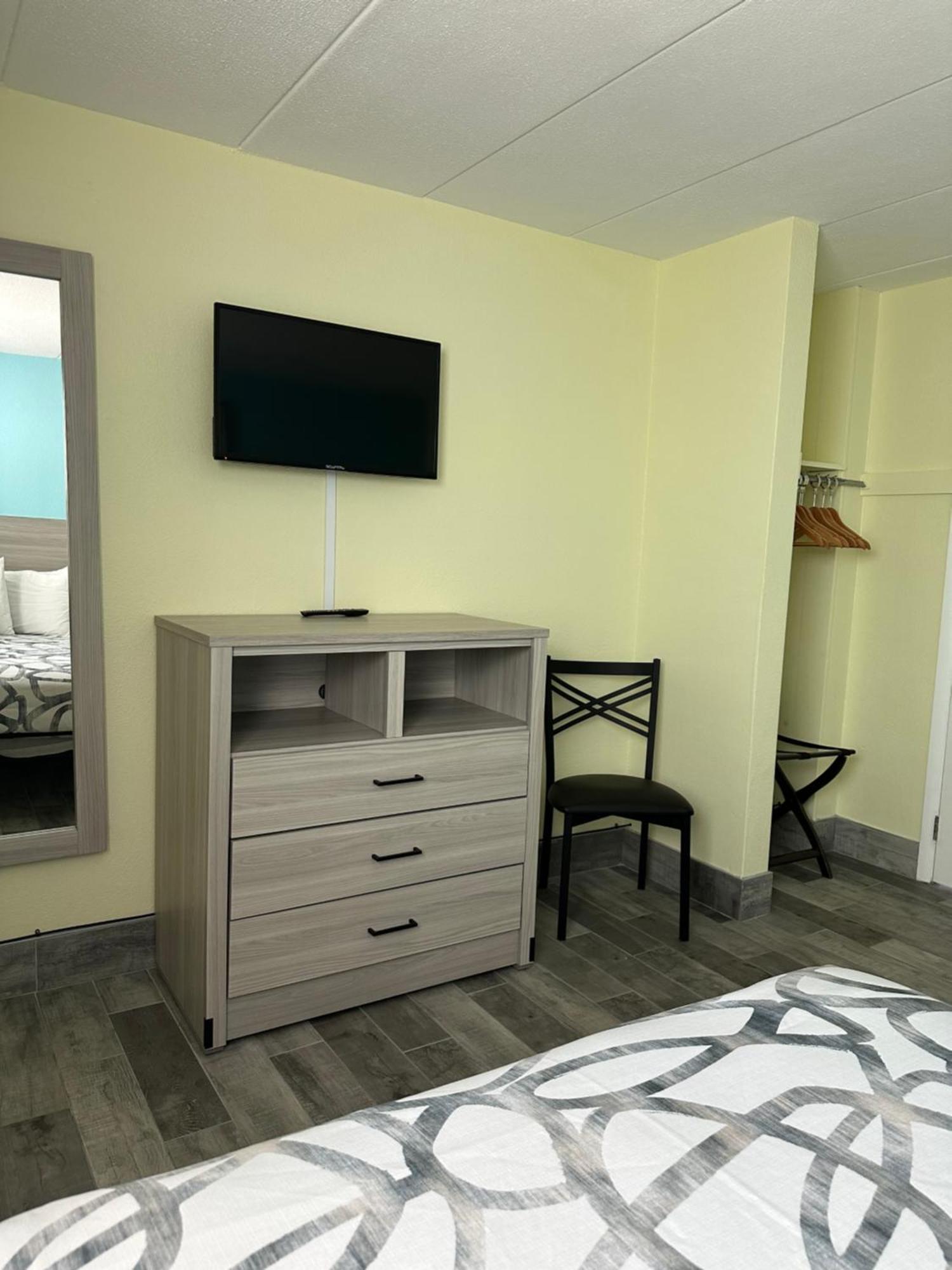 Royal Canadian Motel Wildwood Eksteriør billede